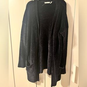 Soft Black/Navy colored cardigan with pockets